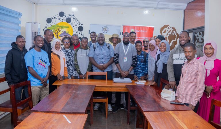 Journée mondiale du blog : 20 jeunes initiés au blogging à Labé